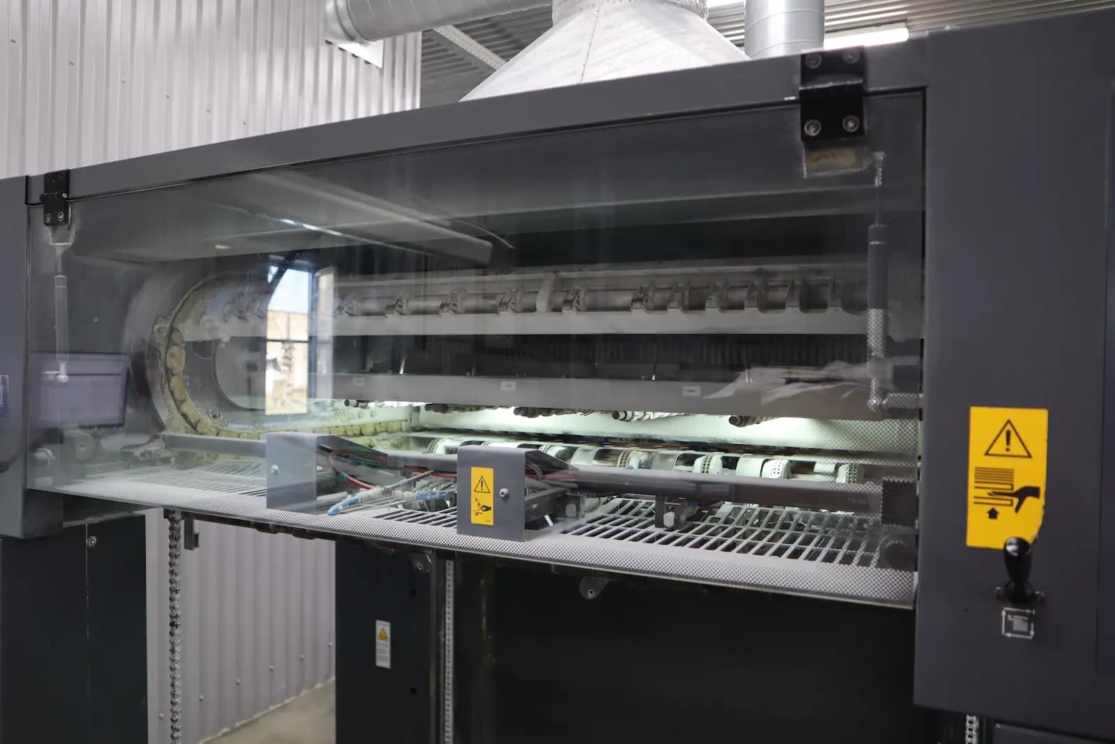 Офсетная машина в действии