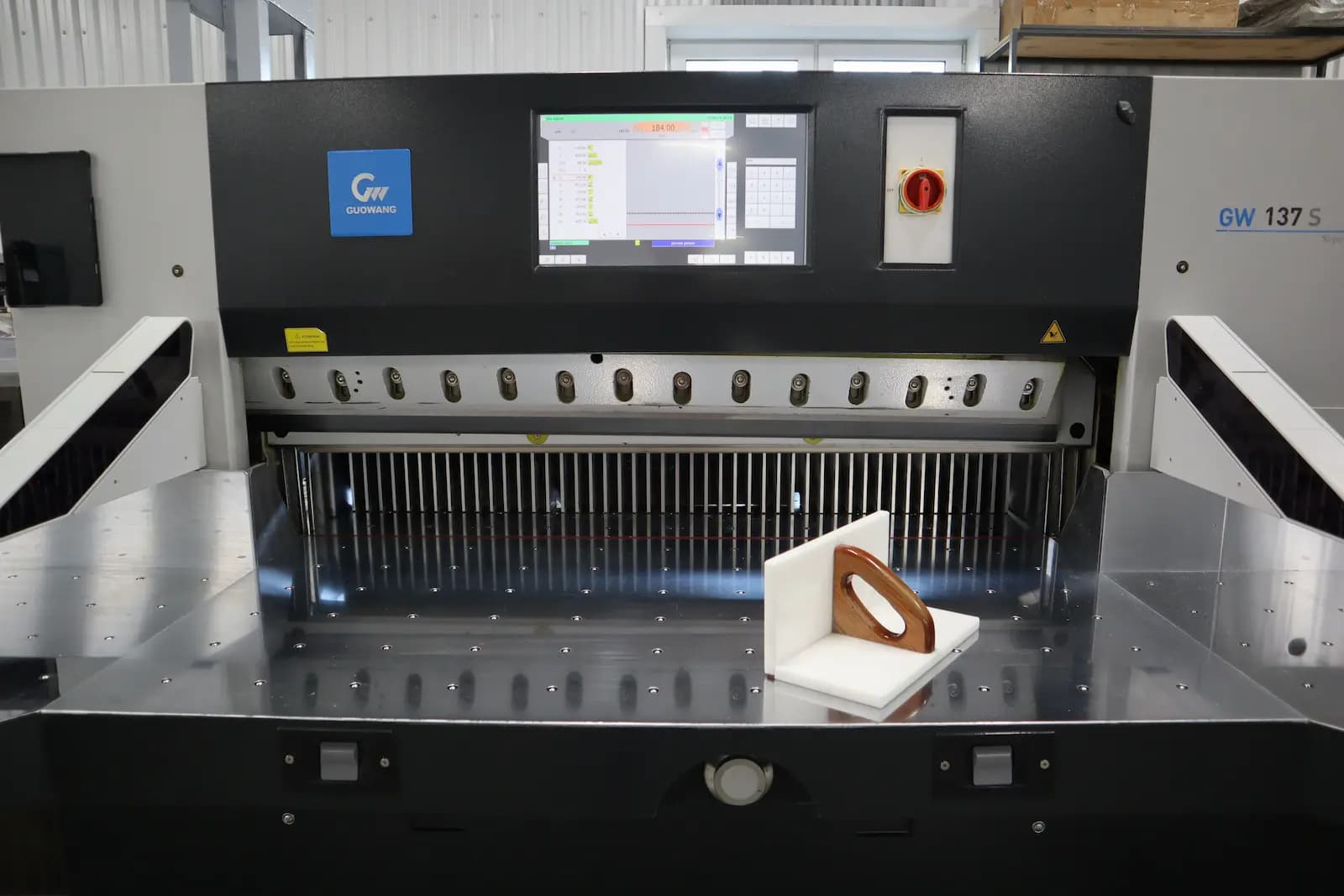 Бумагорезательная машина