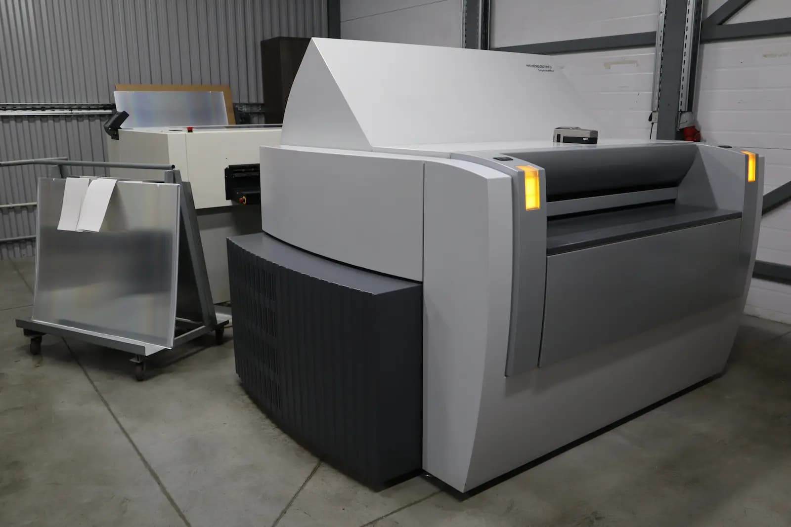 Аппарат для вывода форм и готовые пластины