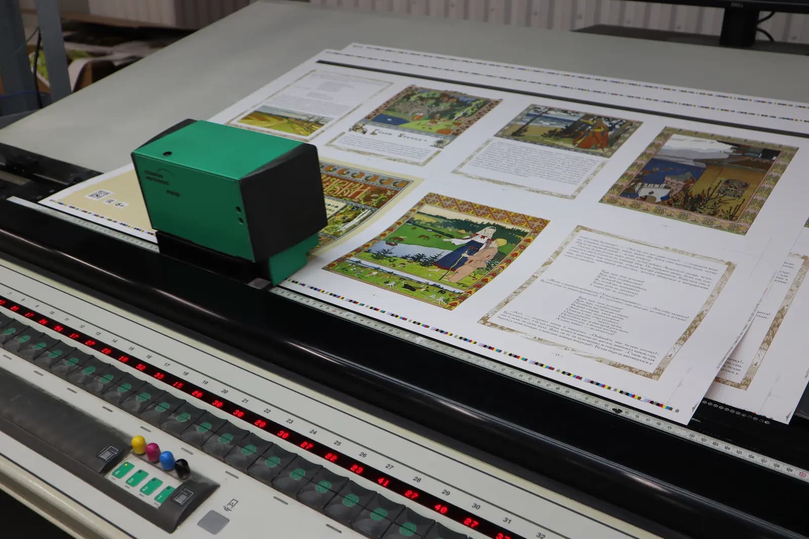 Процесс измерения оптических плотностей и растискивания