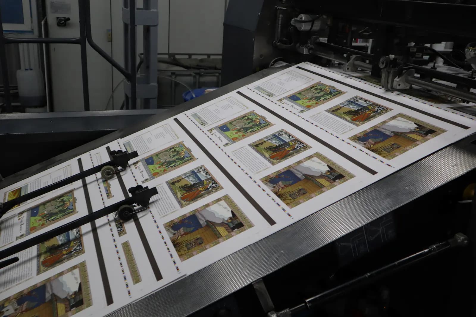 Процесс печати на печатной машине Roland MAN 704