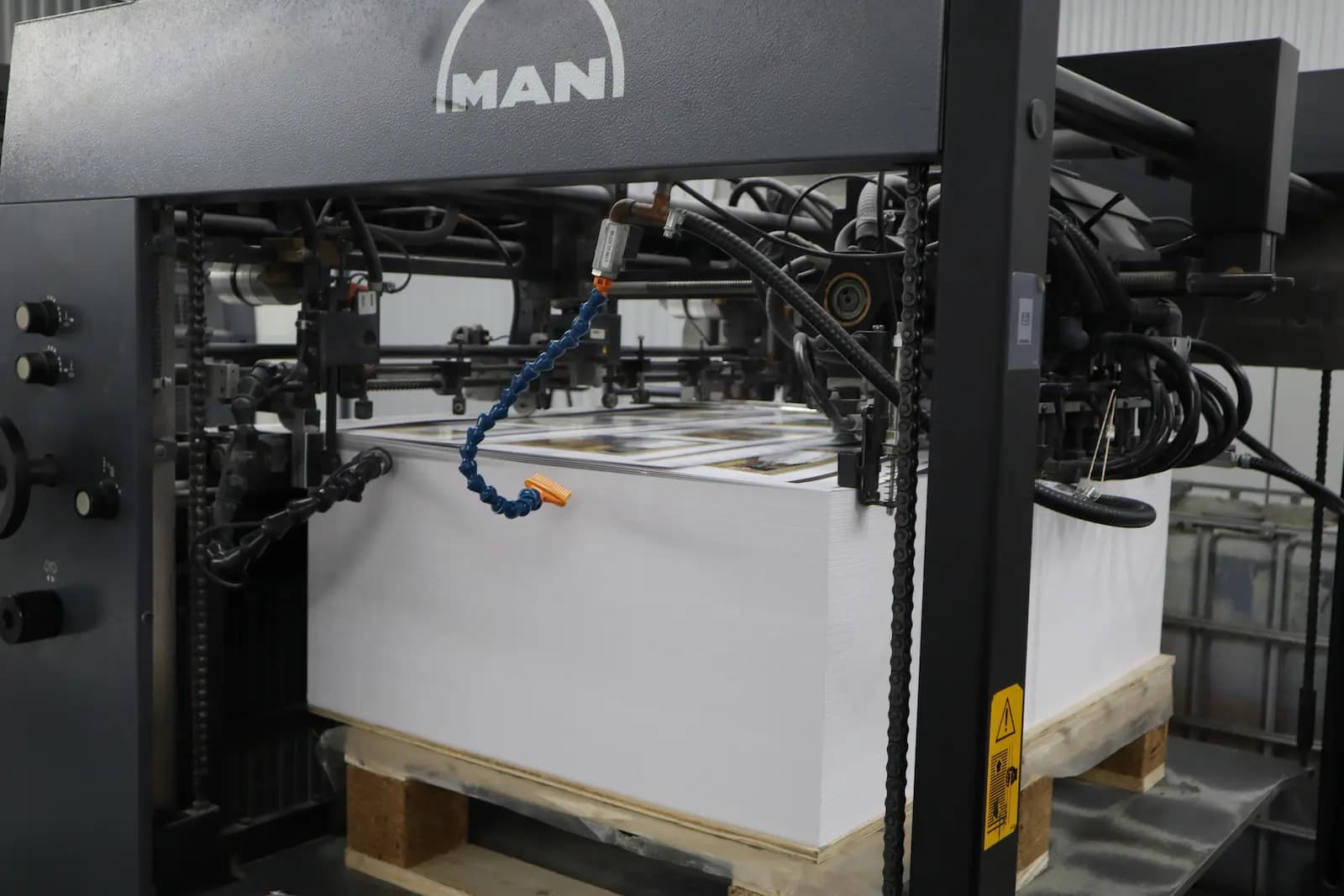 Подача бумаги в офсетную печатную машину Roland MAN 704