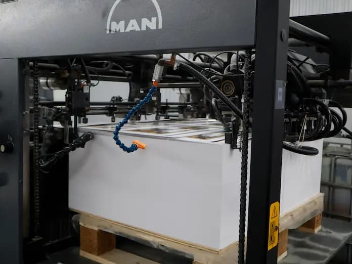 Производство книг в типографии - готовые книги в термоусадке