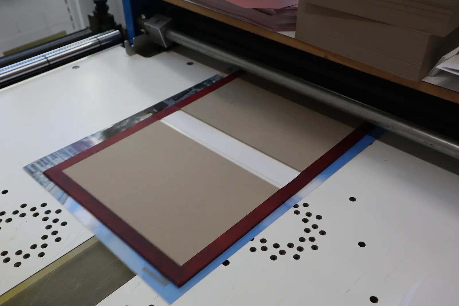 Изготовление крышки на крышкоделательном оборудовании