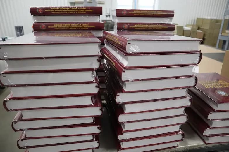Производство книг в типографии - готовые книги в термоусадке