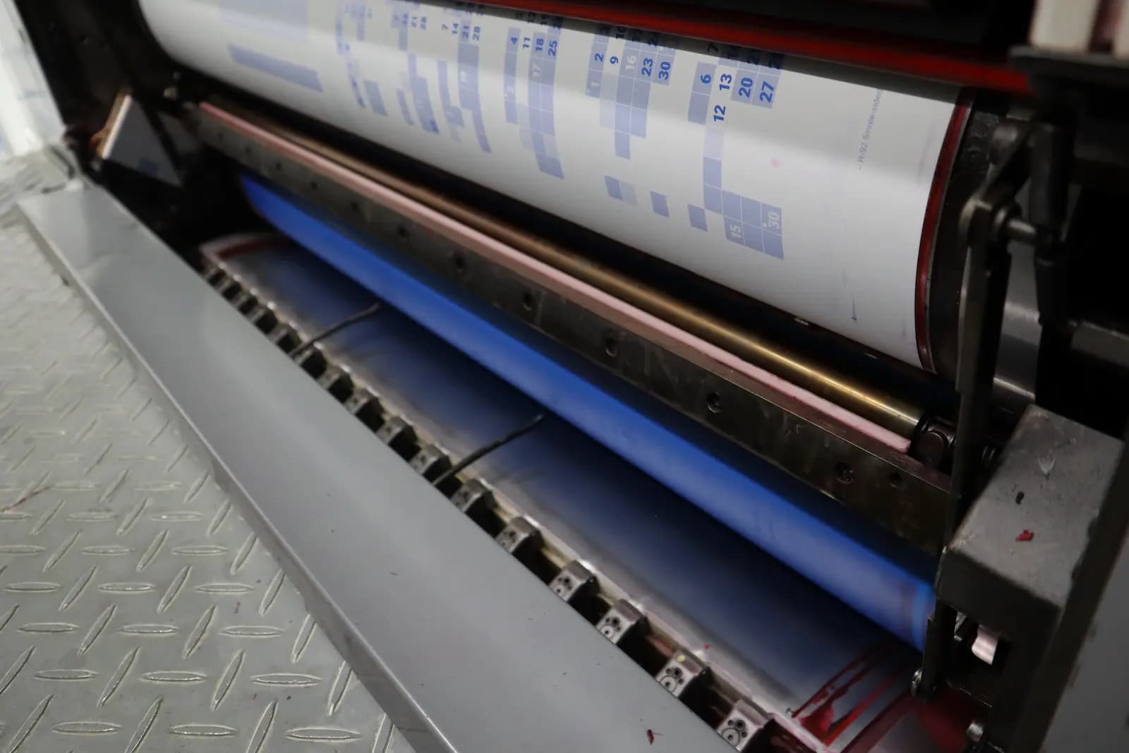 Формный и офсетный цилиндры на печатной машине