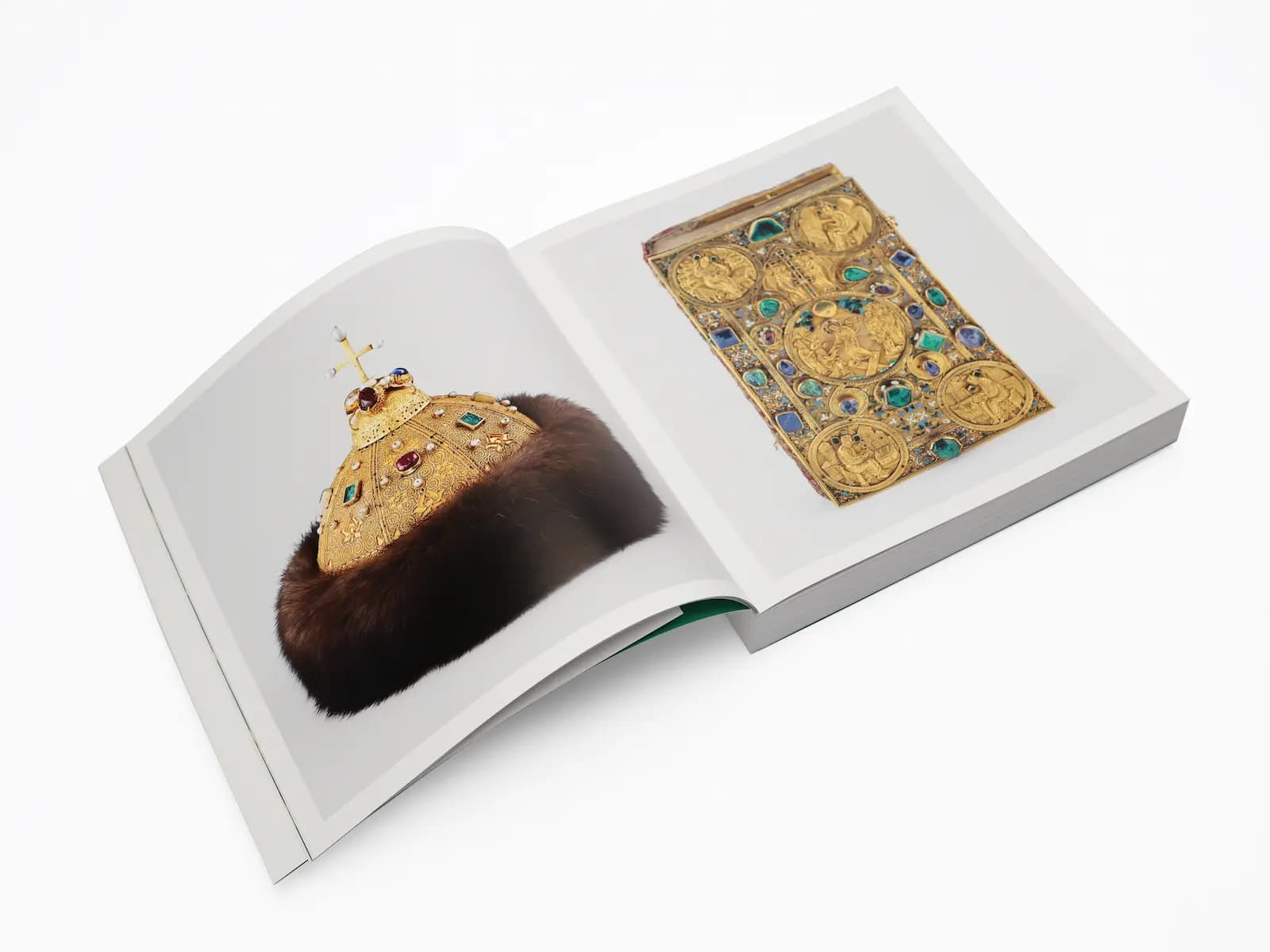 Образец книги 'Обожая изумруд', напечатанной офсетным способом