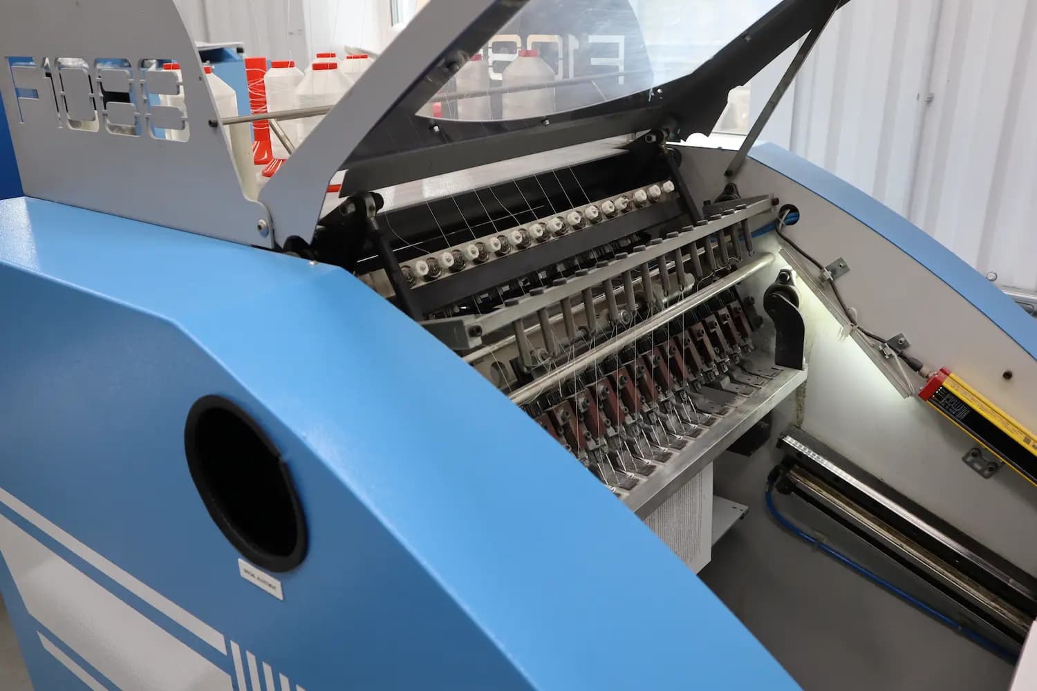 Ниткошвейная машина Zechini Smyth F1088 в типографии Эталон