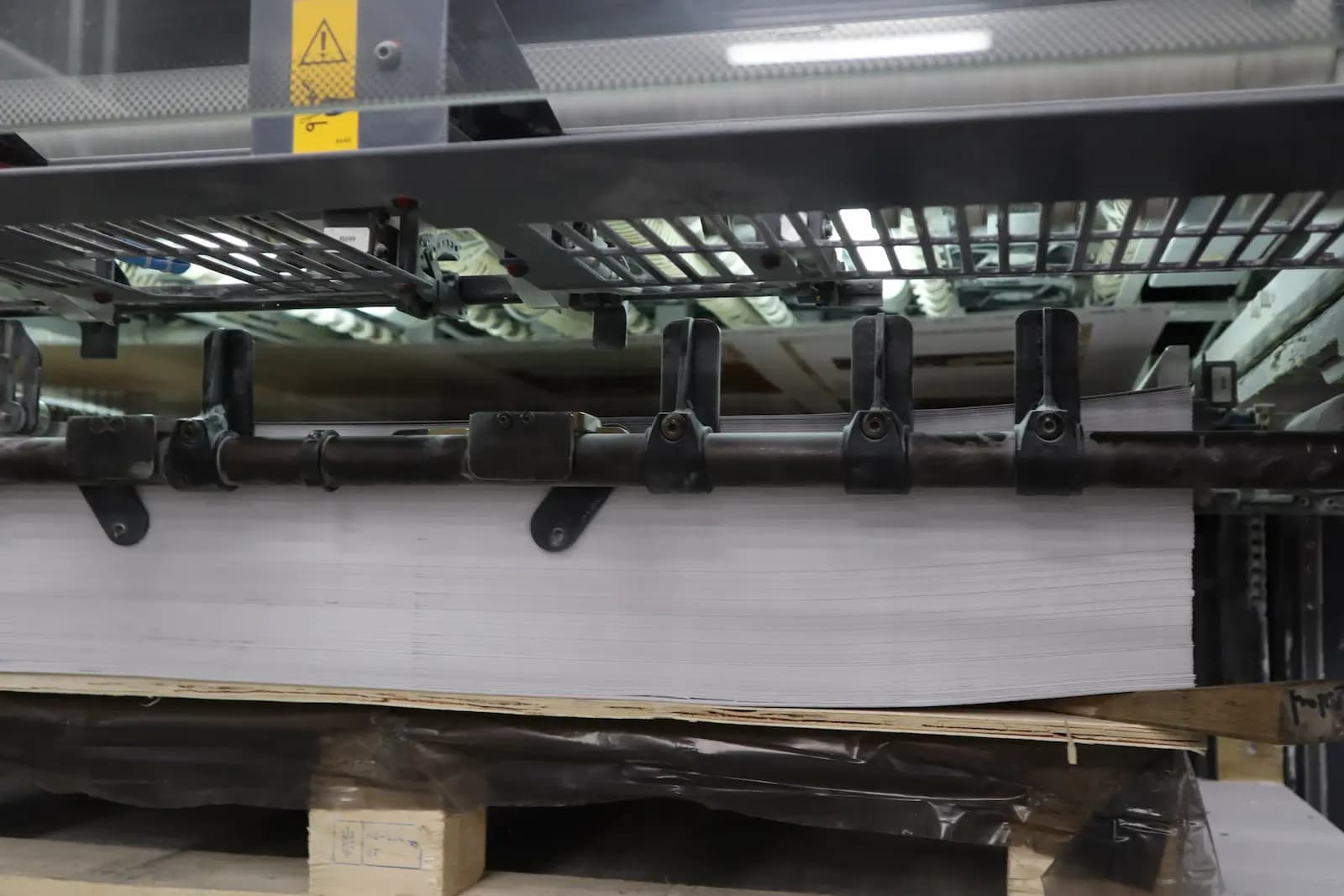 Печать тиража каталогов в офсетной машине