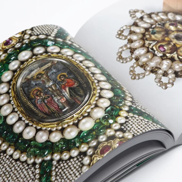 Образец книги Безмерно обожая изумруд