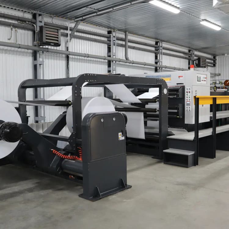 Размоточная машина в типографии Эталон